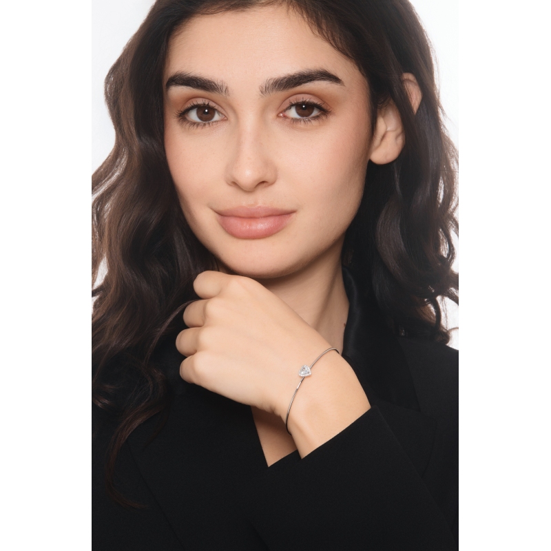 Brazalete rígido en oro blanco con aguamarina corazón y diamantes Brazalete rígido en oro blanco con aguamarina corazón y diamantes