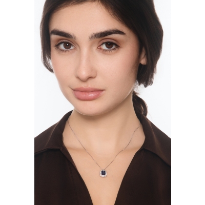 Cadena en oro blanco 18k con colgante zafiro azul y diamantes