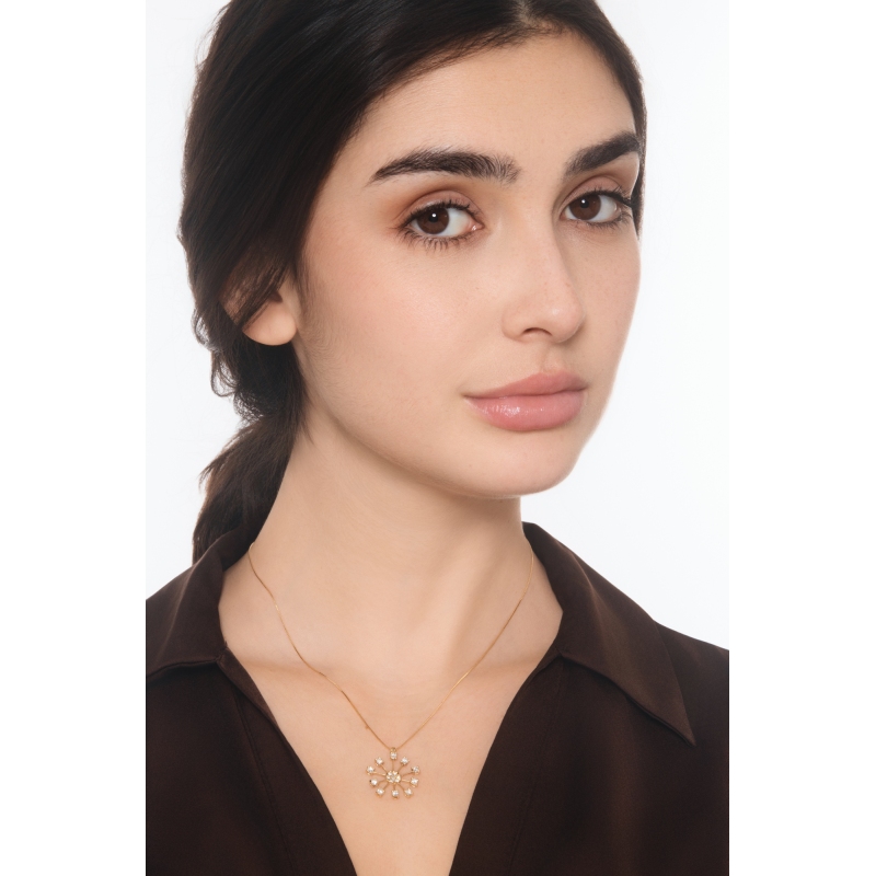 Collar en Oro Amarillo con Colgante de Fuegos Artificiales y Diamantes Collar en Oro Amarillo con Colgante de Fuegos Artificiales y Diamantes