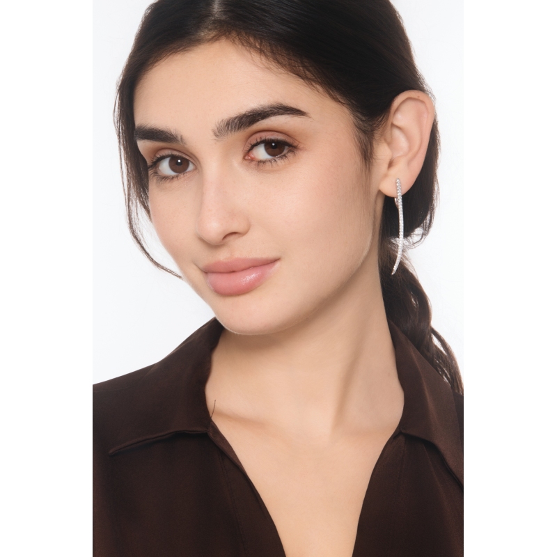 Pendientes en oro blanco 18k con fila de diamantes