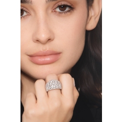 Anillo de banda suave en oro blanco con diamantes 2