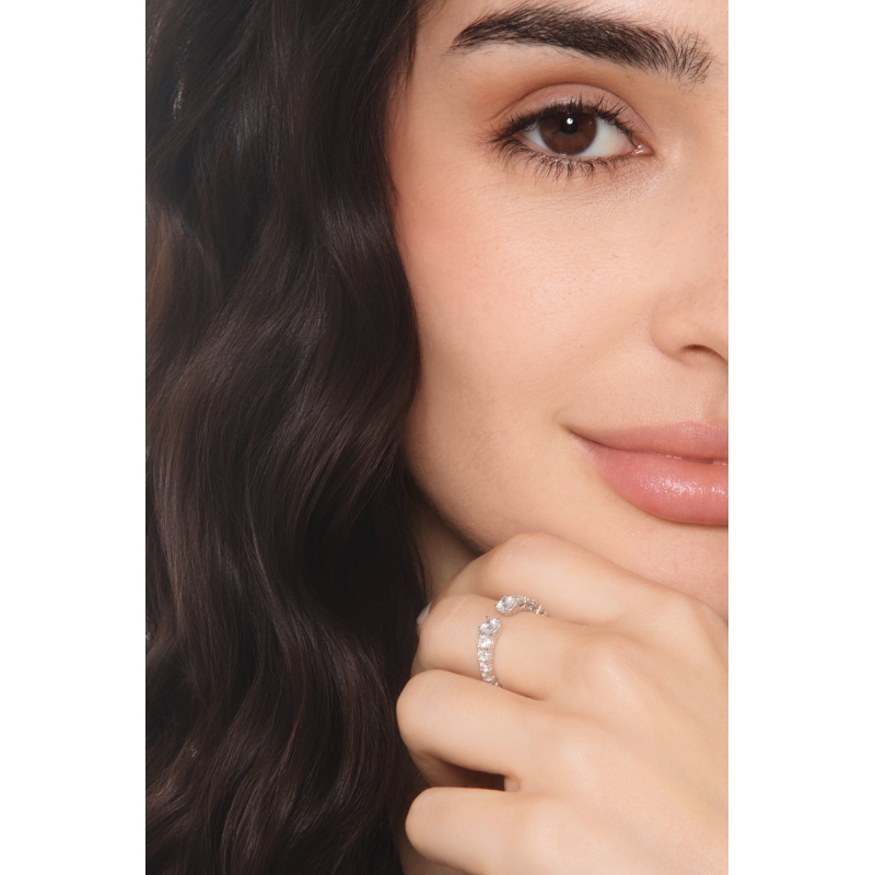 Anillo abierto de oro blanco 18k con diamantes  Anillo abierto de oro blanco 18k con diamantes