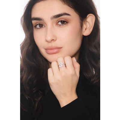 Anillo design dos hileras en oro blanco 18k con diamantes