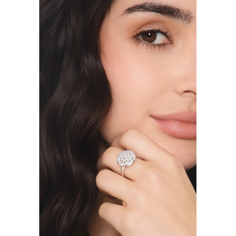 Anillo redondo en oro blanco 750 con diamantes Anillo redondo en oro blanco 750 con diamantes