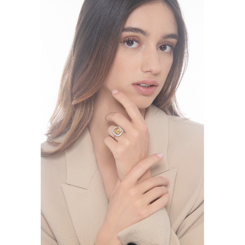 Anillo Halo en oro blanco de 18k con diamantes y citrino rectangular Anillo Halo en oro blanco de 18k con diamantes y citrino rectangular
