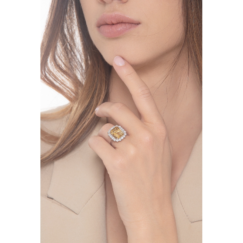 Anillo Halo en oro blanco de 18k con diamantes y citrino rectangular Anillo Halo en oro blanco de 18k con diamantes y citrino rectangular
