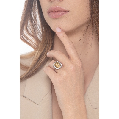 Anillo Halo en oro blanco de 18k con diamantes y citrino rectangular