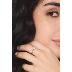 Anillo de compromiso en oro blanco de 18 kilates con un diamante 0,50 quilates  2