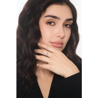 Anillo solitario en oro blanco de 18k con diamante brillante 0.10CT