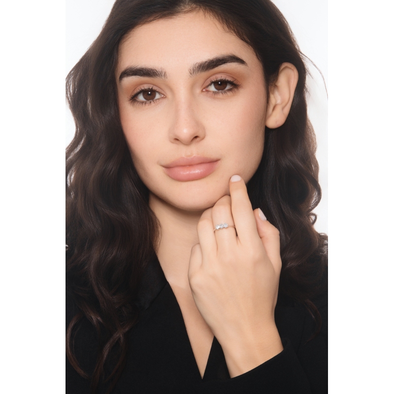 Anillo trilogy lineal en oro blanco con diamantes