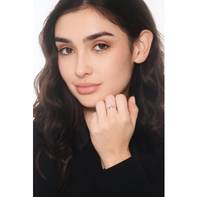 Anillo trilogy contrarié en oro blanco de 18 quilates con diamantes