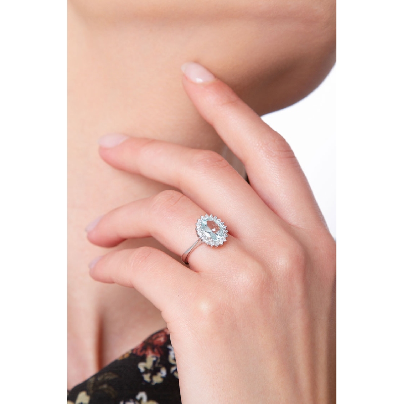 Anillo en oro blanco 750 con aguamarina y diamantes