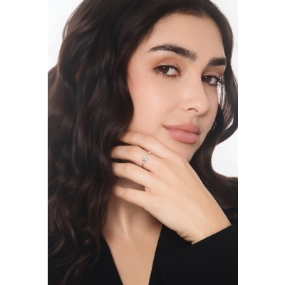 Anillo abierto en oro blanco con huella y diamantes