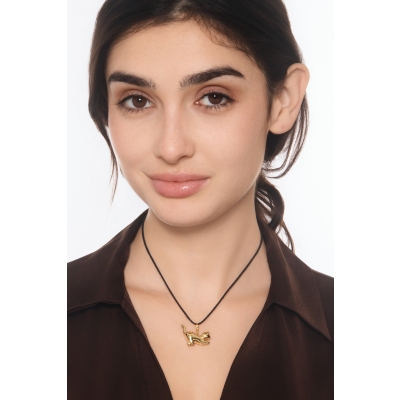 Colgante en forma de gato en oro amarillo 18k de 2 cm