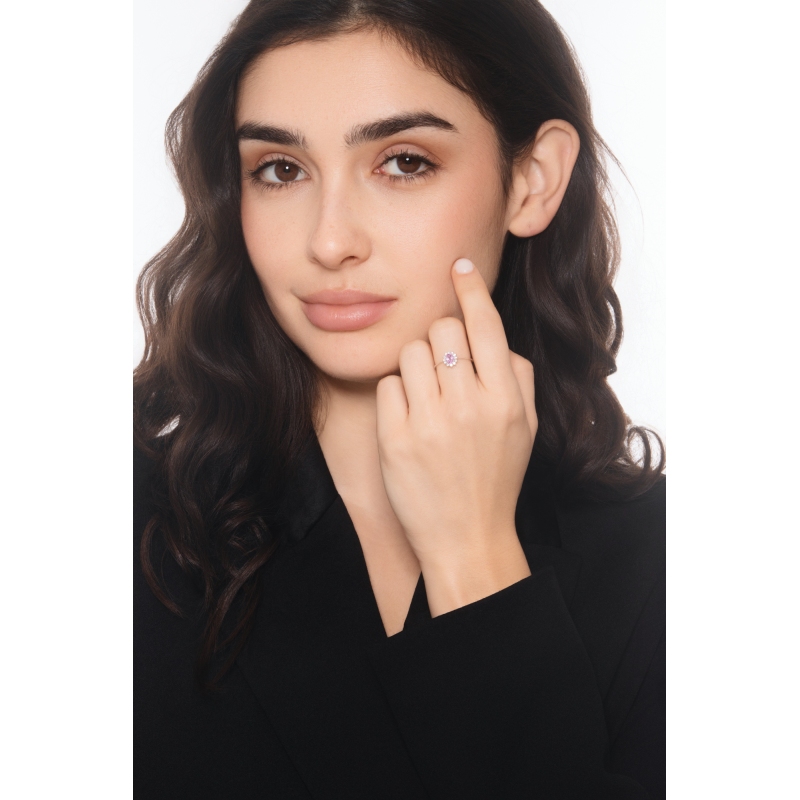 Anillo en oro blanco 18k con halo zafiro rosa y diamantes