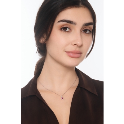 Collar contorno en oro blanco 18k con rubí y diamantes