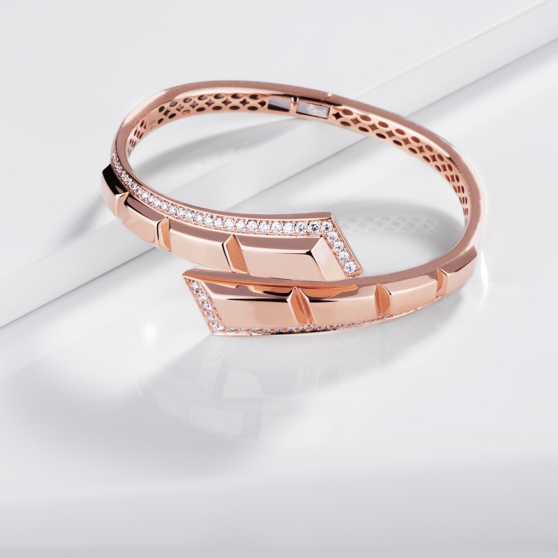 Pulsera semirrígida elástica en oro rosa 18k con diamantes