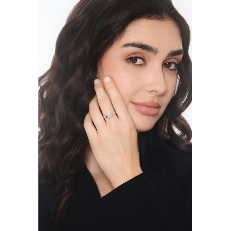 Anillo solitario en oro blanco 18K con diamante certificado IGI 0,90CT 