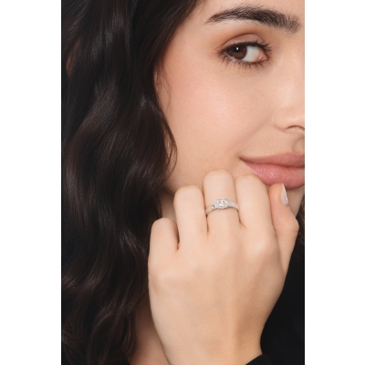 Anillo solitario en oro blanco 18K con diamante certificado IGI 0,90CT 