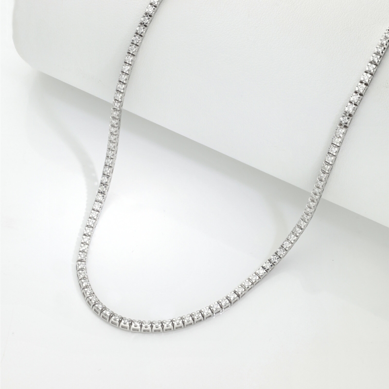 Collar estilo riviera en oro blanco 18k con diamantes