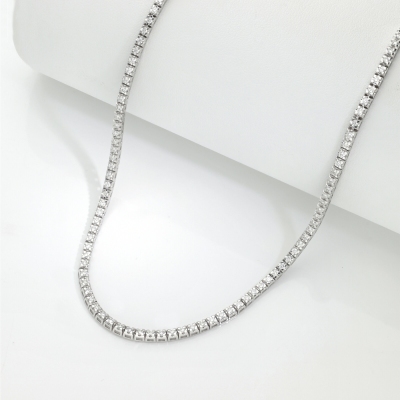 Collar estilo riviera en oro blanco 18k con diamantes