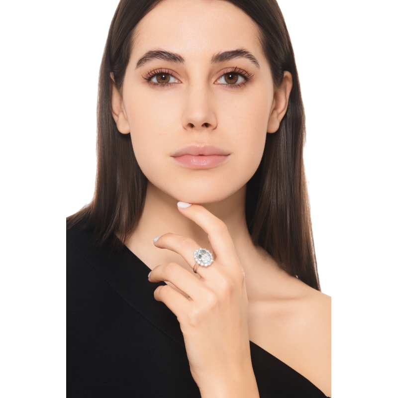 Anillo contorno oro 18k con aguamarina oval y 14 diamantes