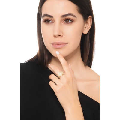 Anillo en oro 18K con línea de diamantes brillantes