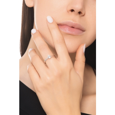 Anillo oro blanco 18K con diamante central GIA ct 0.50