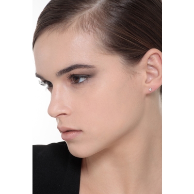 Pendientes sueltos en oro blanco de 18k con diamante