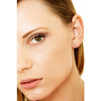 Pendientes individuales en oro blanco de 18 quilates a 6 garras con diamante