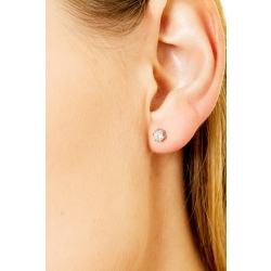 Pendientes individuales en oro blanco de 18 quilates a 6 garras con diamante 2