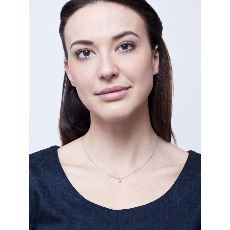 Colgante solitario de oro blanco 750 con diamante de 0.10 quilates