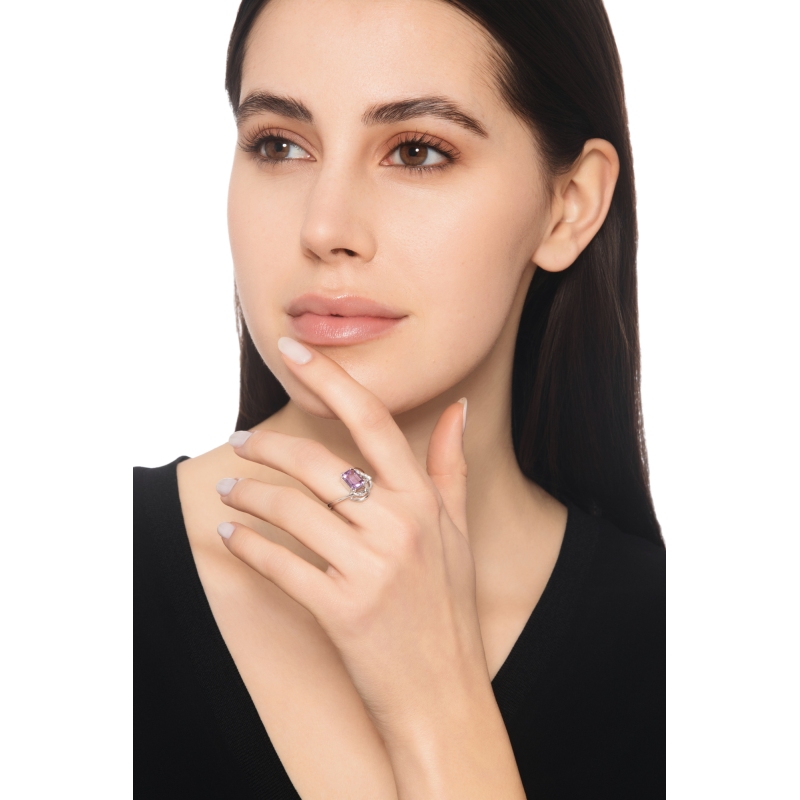 Anillo de oro blanco 18k amatista y diamantes