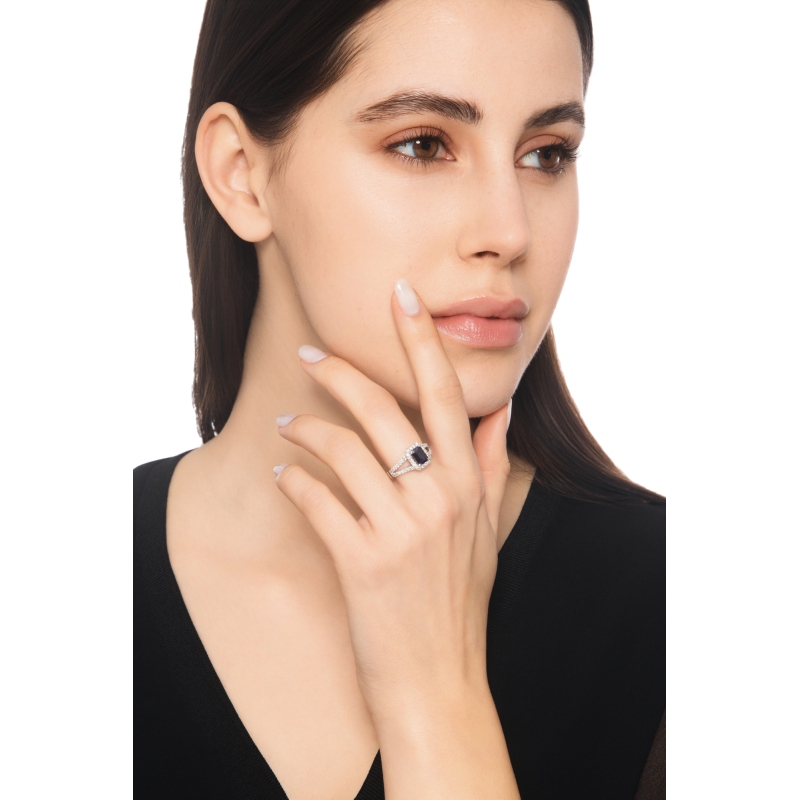 Anillo halo en Oro Blanco 18k con Zafiro Azul y Diamantes