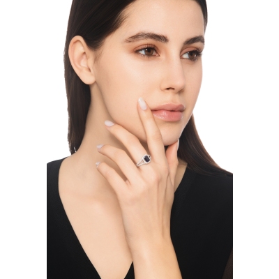 Anillo halo en Oro Blanco 18k con Zafiro Azul y Diamantes