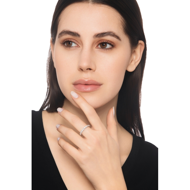 Anillo eternity en oro blanco 18k con diamantes