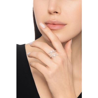 Anillo contrarié en oro blanco 18K con diamantes