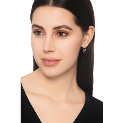 Pendientes de oro blanco de 18k con diamantes y rubíes talla ovalada