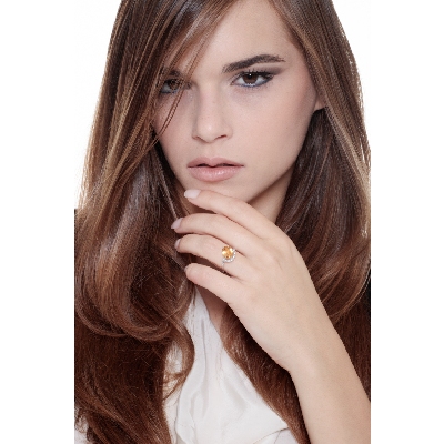 Anillo oro blanco 18k con citrino ovalado y diamantes