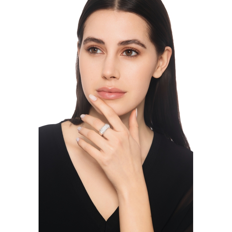 Anillo elástico en oro blanco 18k con pavé de diamantes