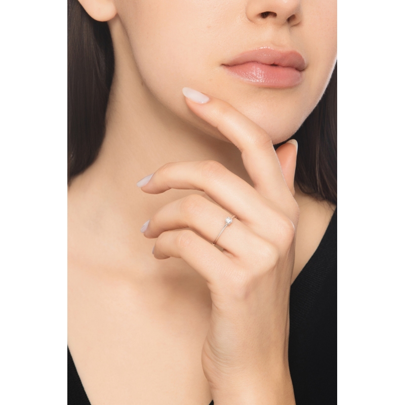 Anillo Solitario Oro Blanco 18K 4 Garras y Diamante