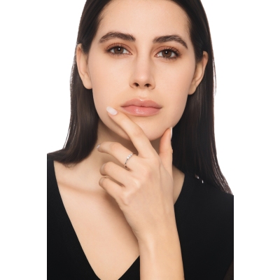 Anillo trilogy lineal en oro blanco 18k con diamantes 0,21 ct