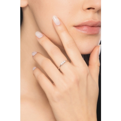 Anillo trilogy lineal en oro blanco 18k con diamantes 0,21 ct