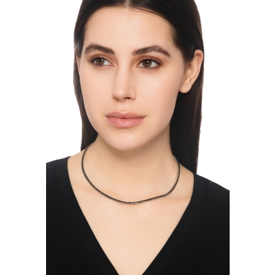 Collar tenis lineal pirámide oro blanco 18k con diamantes negros