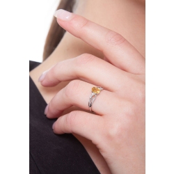 Anillo de Oro Blanco con Citrino Ovalado y Diamantes 2