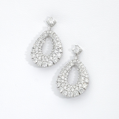 Pendientes de gota en oro blanco 18k con diamantes