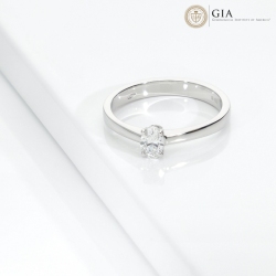 Anillo solitario diamante GIA oval oro blanco 18k 0.30 ct 