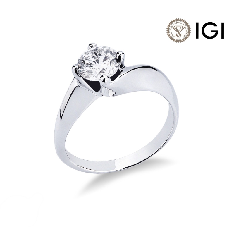 Solitario en oro blanco de 18 kilates con diamante de 0,90 quilates