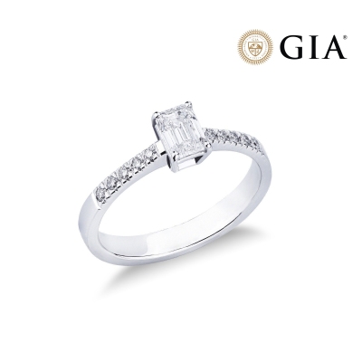Anillo con diamante corte corazón 0,70 ct GIA en oro blanco 18k