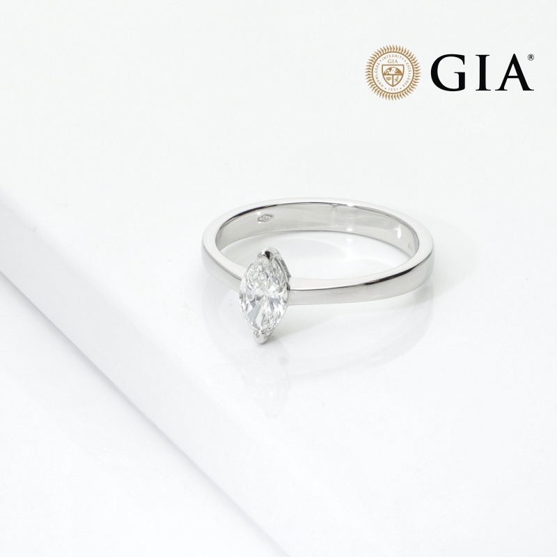 Solitario con diamante marquise GIA 0,50 ct Oro Blanco 18k